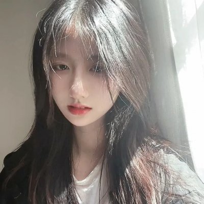 不知内情的转学生不管三七二十一缠了上来